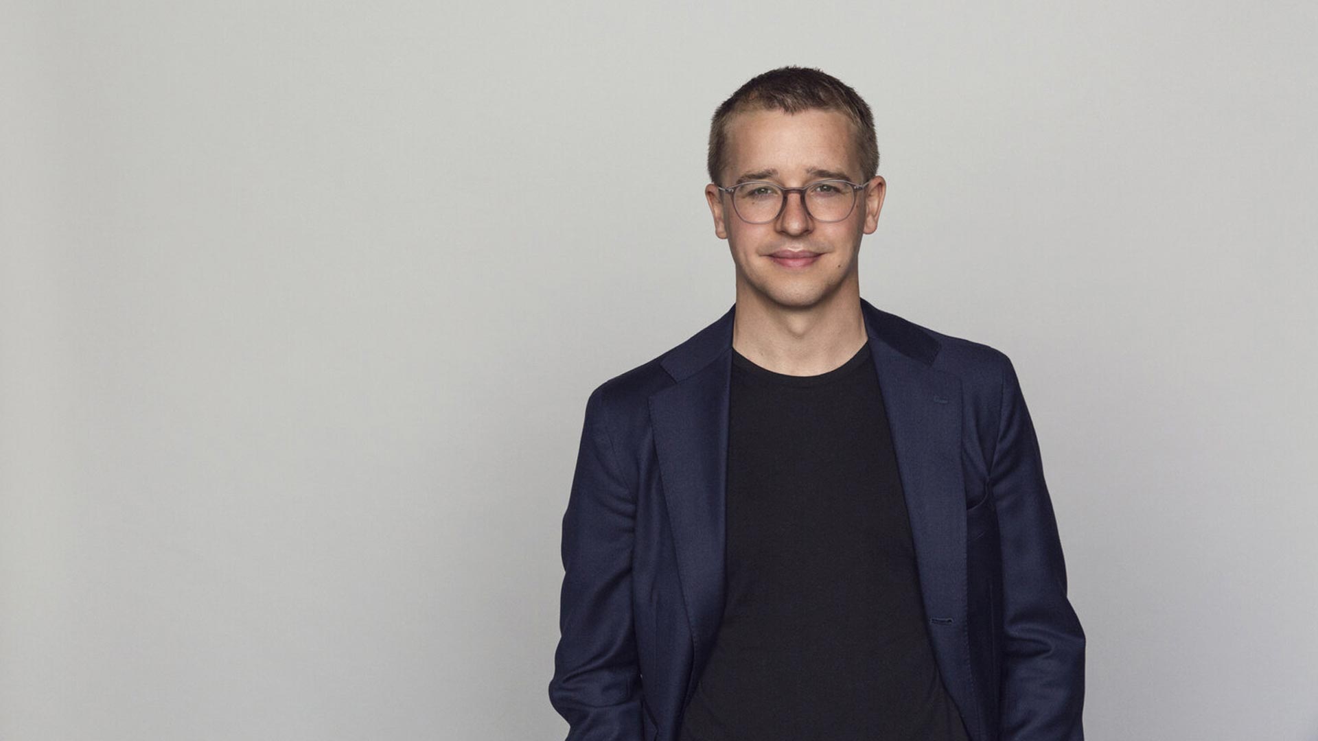 Romaner som gör dig rikare – sparpsykologisk sommarläsning